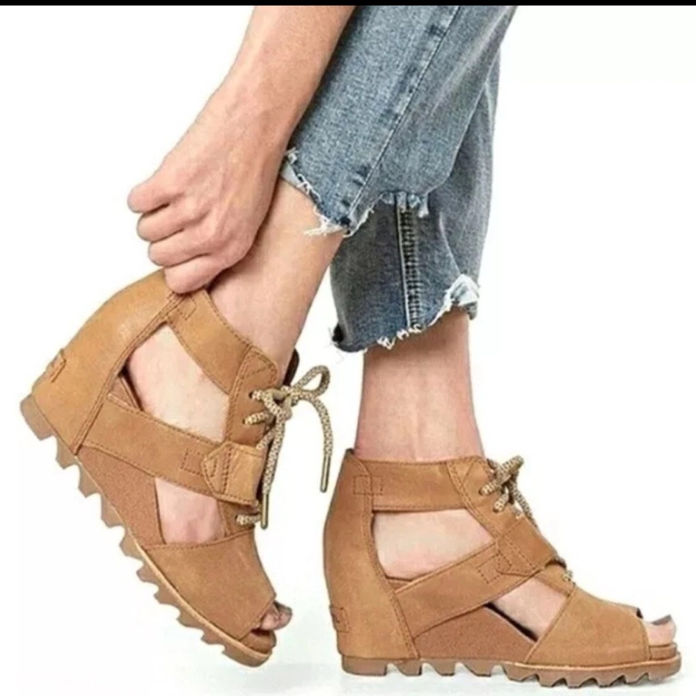 Sorel Joanie II Lace Wedge Sandal Size 7.5 Camel Taupe Leather Open Toe Lace-Up